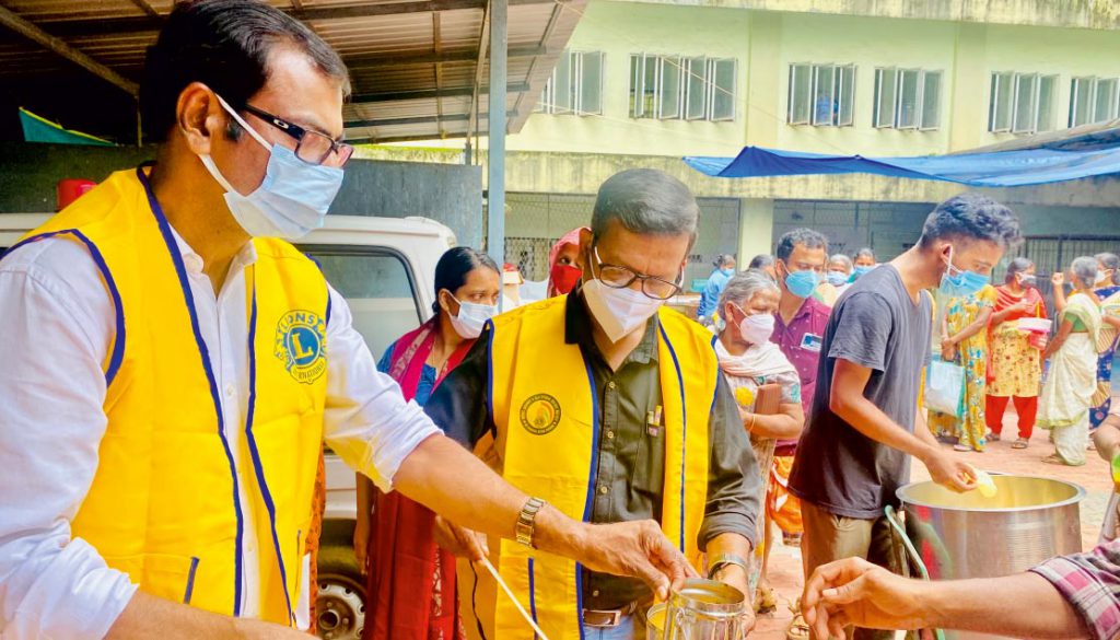 Photo of Relieving Hunger Project in Lions Club International District 318D, led by Lion James Valappila PMJF, with members.Lion Club Kerala.Featured by www.jamesvalappila.com and authored by Lion James Valappila PMJF .Lions Relieving Hunger Project District 318d Lions Relieving Hunger Project Club India Lions Relieving Hunger Project Club International Lions Relieving Hunger Project Club Kerala
