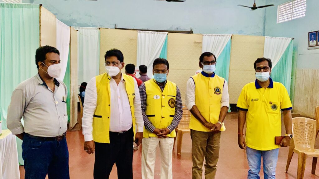 Photo of Mega Vaccination Camp by Lions Club of Perinchery under the leadership of Lion James Valappila PMJF.Lions club project,
Lions Club India, Lions Club International, Lion Club Kerala.Featured by www.jamesvalappila.com and authored by Lion James Valappila PMJF