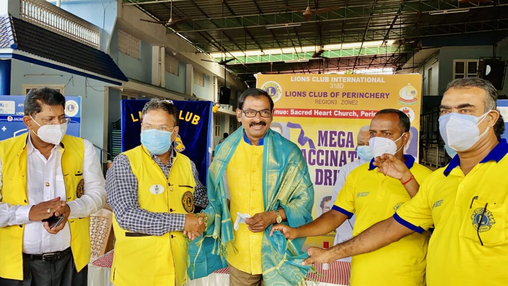 Photo of Mega Vaccination Camp by Lions Club of Perinchery under the leadership of Lion James Valappila PMJF.Lions club project,
Lions Club India, Lions Club International, Lion Club Kerala.Featured by www.jamesvalappila.com and authored by Lion James Valappila PMJF