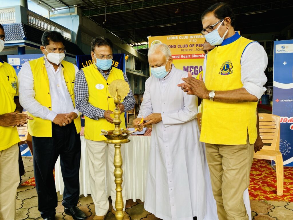 Photo of Mega Vaccination Camp by Lions Club of Perinchery under the leadership of Lion James Valappila PMJF.Lions club project,
Lions Club India, Lions Club International, Lion Club Kerala.Featured by www.jamesvalappila.com and authored by Lion James Valappila PMJF