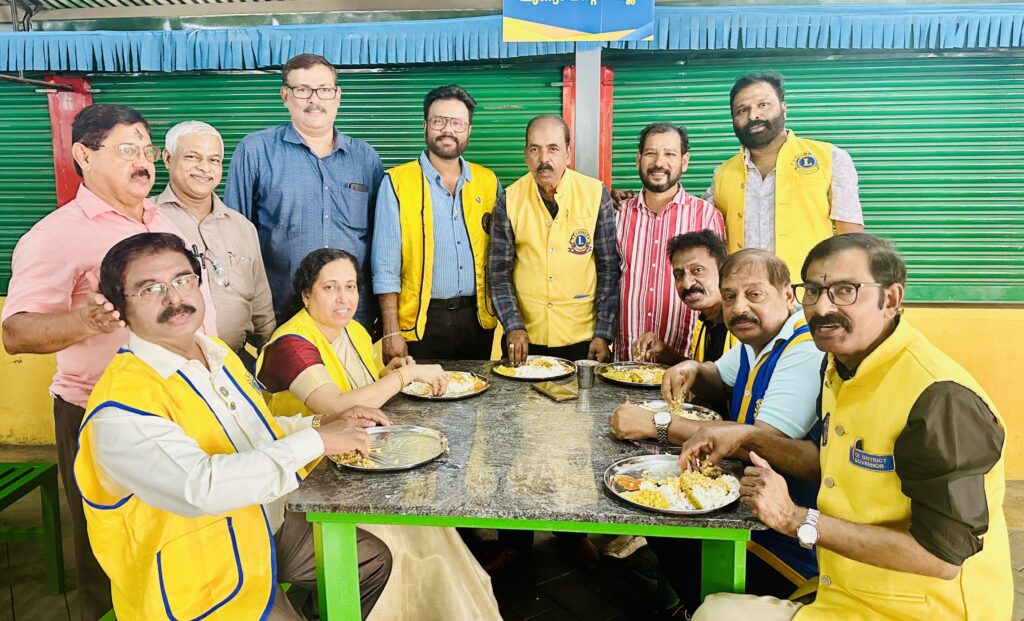 Photo of Wedding Anniversary Celebration of Lion James Anchery (District Cabinet Secretary) at Manna Hunger Free City Project, organized by Lions Club of Kuriachira.Lions club project,
Lions Club India, Lions Club International, Lion Club Kerala.Featured by www.jamesvalappila.com and authored by Lion James Valappila PMJF