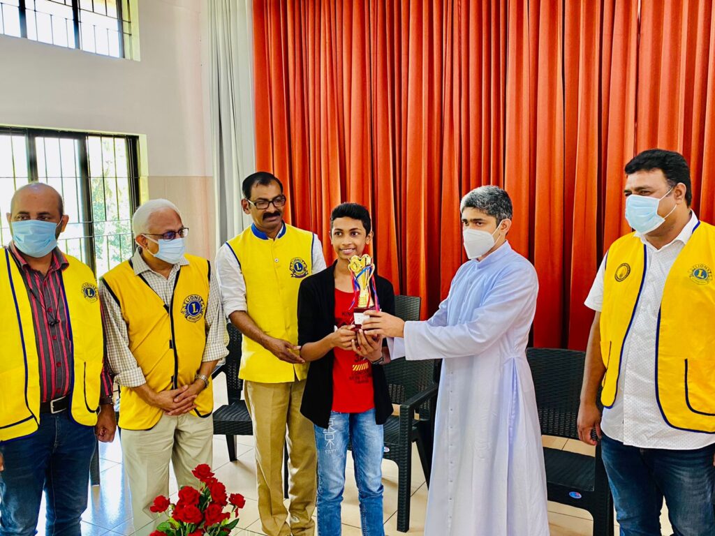 photo of Lions Club Hair Donation by Lions Club of Mannuthy Agri City under the leadership of Lion James Valappila PMJF.Lion Club Kerala.Featured by www.jamesvalappila.com and authored by Lion James Valappila PMJF