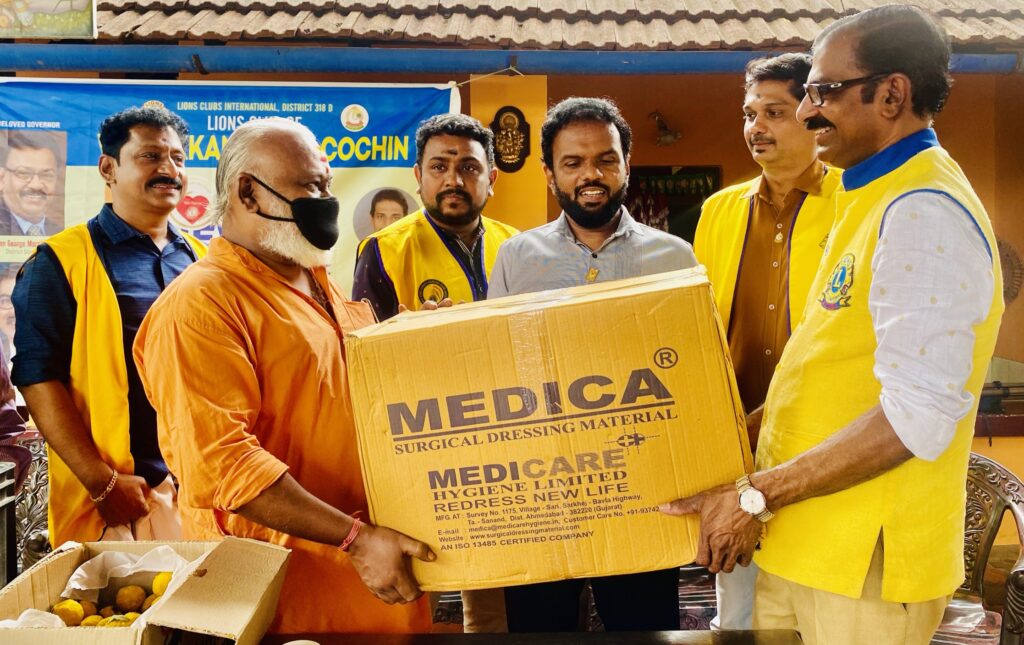 photo of the 535th Lions Relieving Hunger Project Project Meal Packet Distribution by Lions Club of Wadakkanchery Cochin.Lion Club Kerala.Featured by www.jamesvalappila.com and authored by Lion James Valappila PMJF