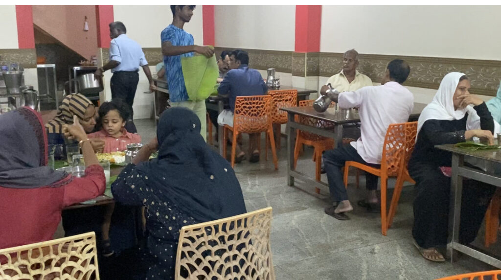 Photo of the Lions Club of Eranad Conducted Lions Hunger Free Town Project Related to Hunger Project 318D .guided by Lion James Valappila PMJF District 318D.
#LionsClub #LionsClubInternational #LionsClubIndia #lionsclubkerala #lionsclubservices #lionshungerproject #hungerfreetown #lionsrelievinghungerproject