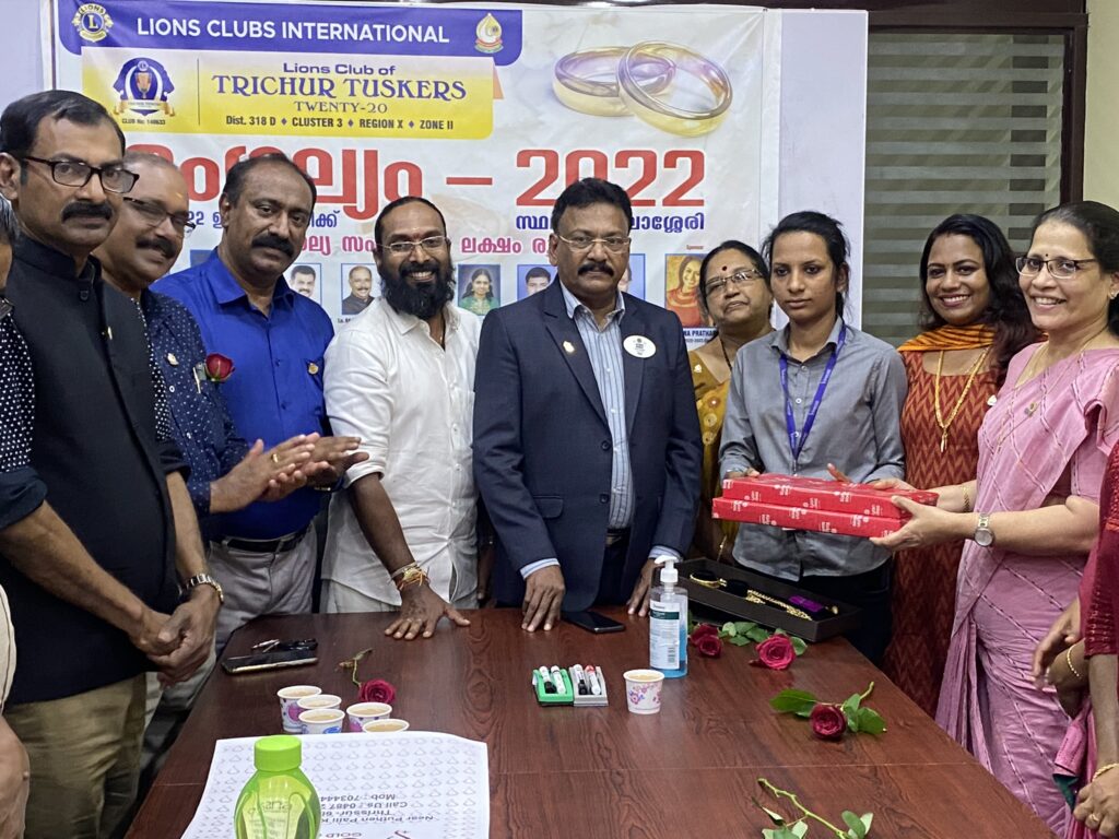 Photo of Lions Distribution of wedding favors by Lions Club of Vatanapally as a part of the Mangalyam Project 2022.Lion Club Kerala.Featured by www.jamesvalappila.com and authored by Lion James Valappila PMJF