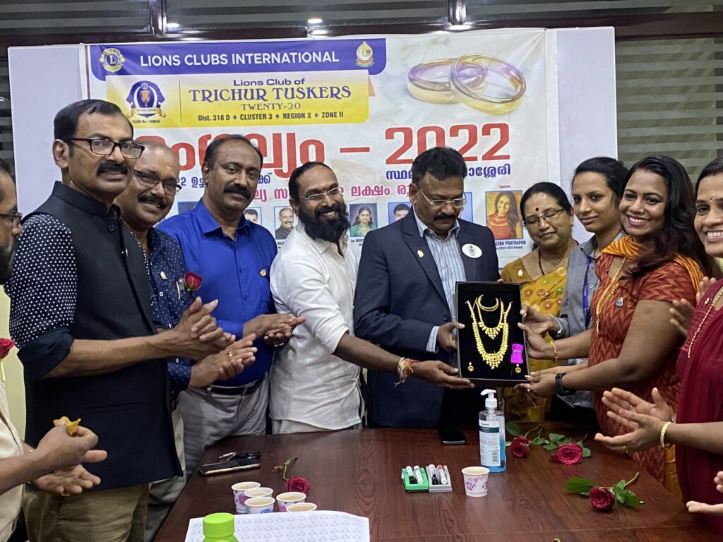 Photo of Lions Distribution of wedding favors by Lions Club of Vatanapally as a part of the Mangalyam Project 2022.Lion Club Kerala.Featured by www.jamesvalappila.com and authored by Lion James Valappila PMJF