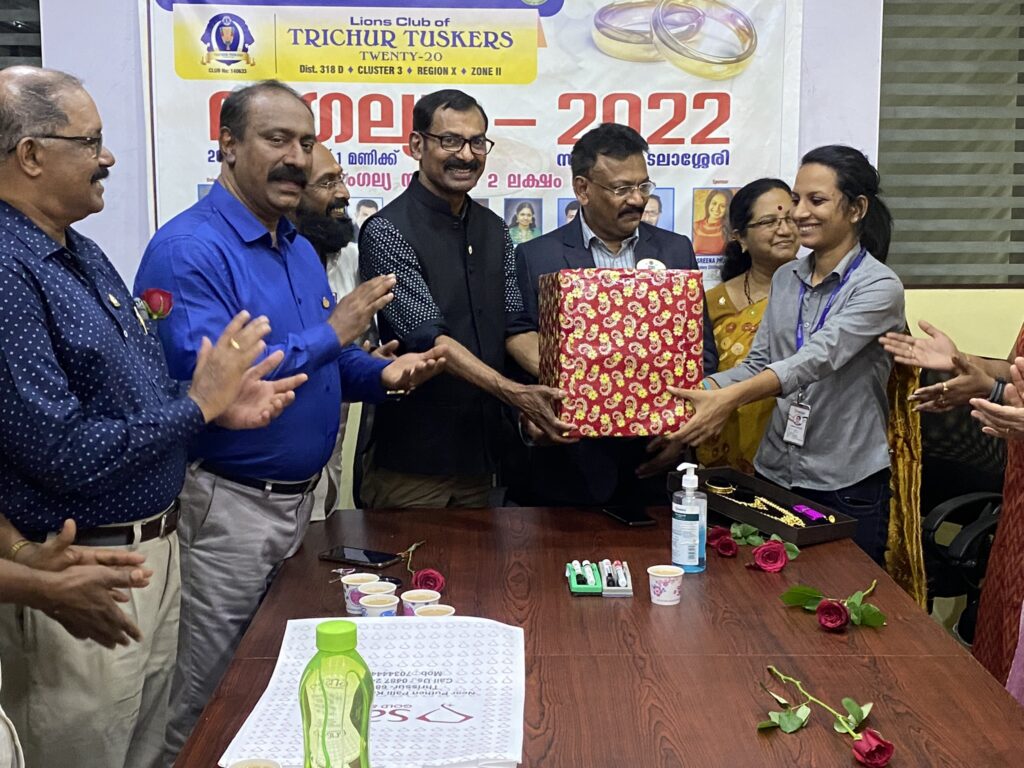 Photo of Lions Distribution of wedding favors by Lions Club of Vatanapally as a part of the Mangalyam Project 2022.Lion Club Kerala.Featured by www.jamesvalappila.com and authored by Lion James Valappila PMJF