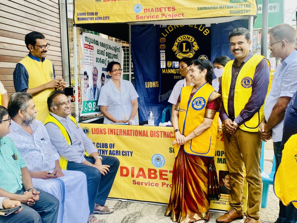 Photo of Lions Diabetes Project at Mannuthy in association with Sudharma Metropolis Lab by Lions Club of Mannuthy Agri City.Lion Club Kerala.Featured by www.jamesvalappila.com and authored by Lion James Valappila PMJF