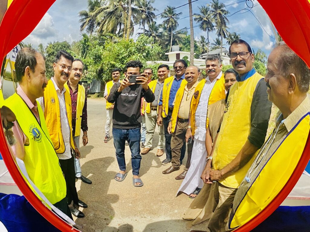 Photo of Lions Convex Mirror Installation as a part of Lions Noble Cause Project by Lions Club of Thrissur City.Lion Club Kerala.Featured by www.jamesvalappila.com and authored by Lion James Valappila PMJF