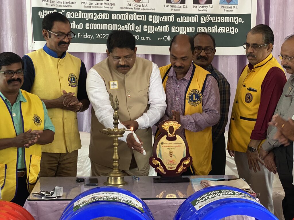 Photo of Lions Waste bin Distribution for plastic waste at the Ollur Railway station as a part of the Lions Environment Project which aims plastic waste free railway station.Lion Club Kerala.Featured by www.jamesvalappila.com and authored by Lion James Valappila PMJF