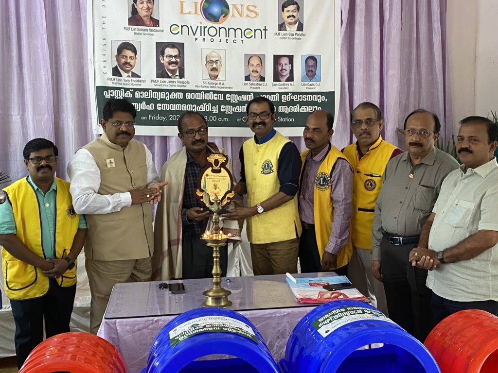 Photo of Lions Waste bin Distribution for plastic waste at the Ollur Railway station as a part of the Lions Environment Project which aims plastic waste free railway station.Lion Club Kerala.Featured by www.jamesvalappila.com and authored by Lion James Valappila PMJF