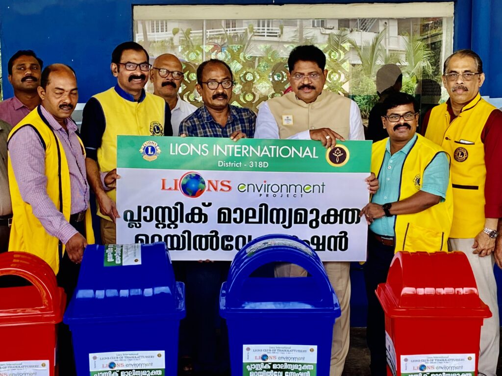 Photo of Lions Waste bin Distribution for plastic waste at the Ollur Railway station as a part of the Lions Environment Project which aims plastic waste free railway station.Lion Club Kerala.Featured by www.jamesvalappila.com and authored by Lion James Valappila PMJF