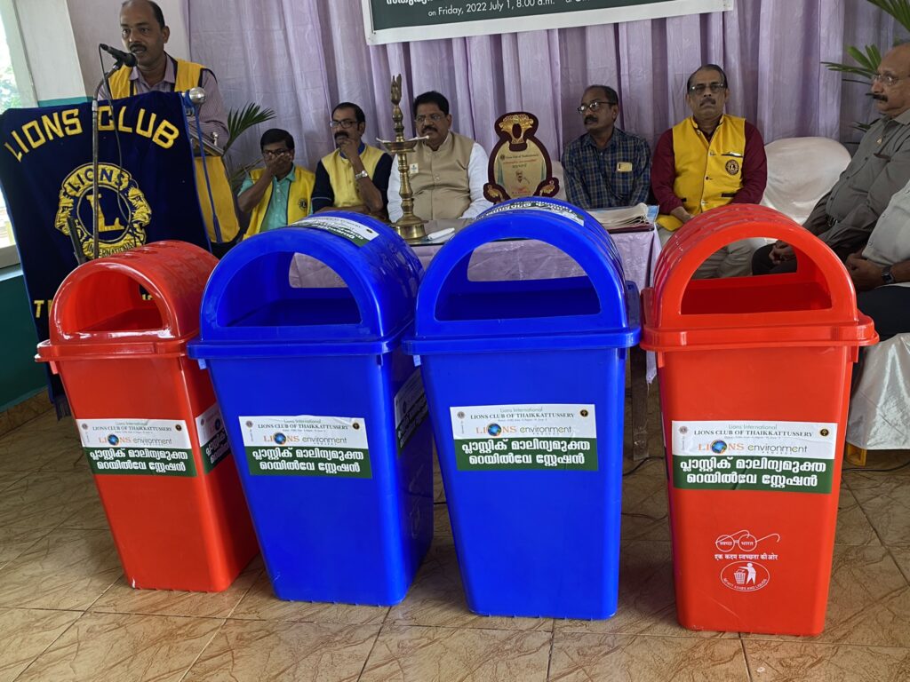 Photo of Lions Waste bin Distribution for plastic waste at the Ollur Railway station as a part of the Lions Environment Project which aims plastic waste free railway station.Lion Club Kerala.Featured by www.jamesvalappila.com and authored by Lion James Valappila PMJF