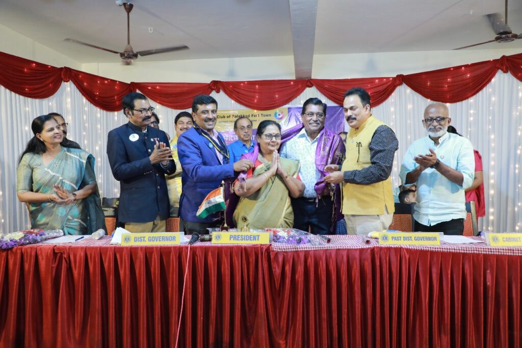 Featured by www.jamesvalappila.com and authored by Lion James Valappila PMJFThe Lions Club Palakad Fort Town organised an Official visit of Lions International District Governor as part of the Lions Club International service project .