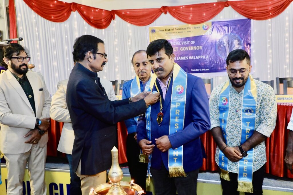 Featured by www.jamesvalappila.com and authored by Lion James Valappila PMJFThe Lions Club Palakad Fort Town organised an Official visit of Lions International District Governor as part of the Lions Club International service project .